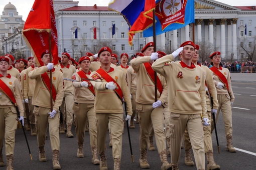 Юнармия парад. Юнармейцы на коаснойплощади. Юнармейцы на параде. Юнармия парад победы 2020. Юнармейцы на параде в москве.
