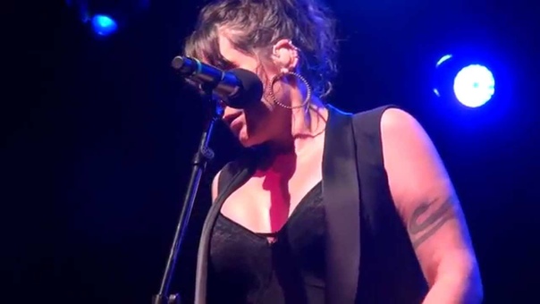 Beth Hart Caught Out In The Rain ( AMAZING ) El Rey Theatre 2 14