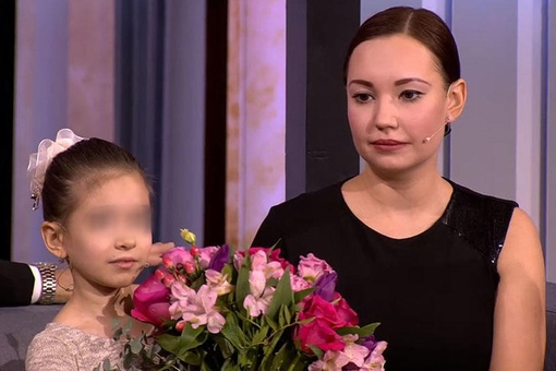 младшая сестра. дочь в д п. Central processor детское печенье. дочь в д п. молодая мама с дочкой.