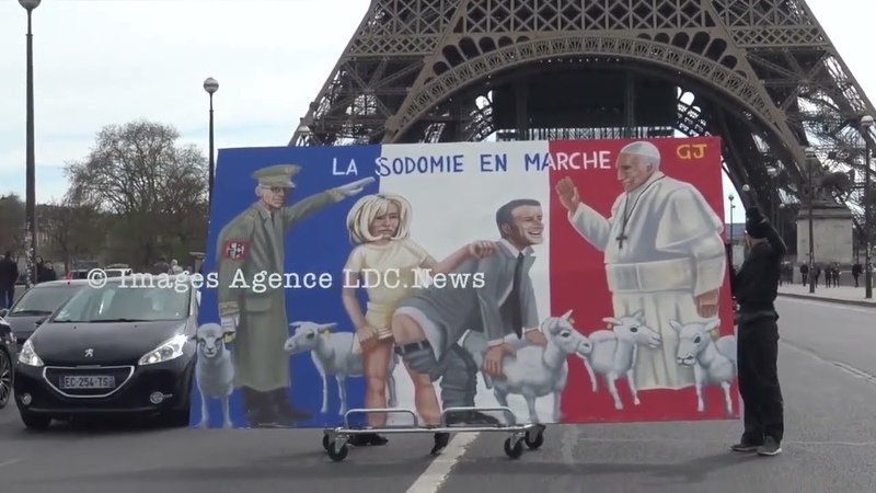 Lassaut dhommie en marche , humour sur le pont d Iéna, par LDC News, 4 Avril