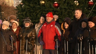 Депутат М. Мурзаков подарил мытищинским пенсионерам 60 пар скандинавских палок