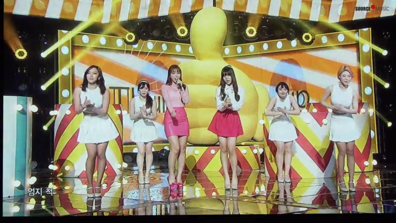 Hong Jin Young X GFRIEND Umji Music Bank Thumb