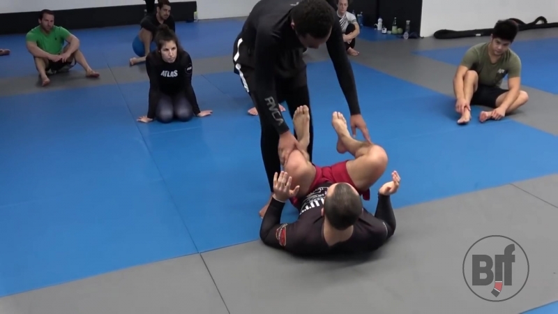 Lachlan Giles 4 stages of toreando defence no gi or gi,