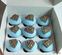 пирожные на 23 февраля. капкейки и трайфлы на 23 февраля. мужские капкейки. 23 капкейк. капкейки на 23 февраля.