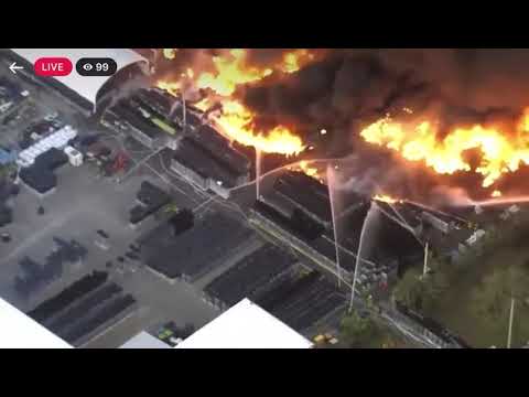 BREAKING NOW: Large 5 acre warehouse fire breaks out in Kissimmee, Florida.