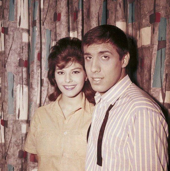 Снимки божественной супруги Челентано в молодости поразили сеть