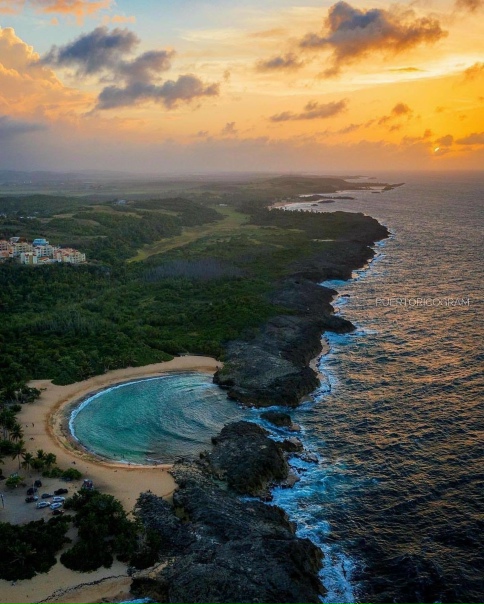 Закат на одном из самых красивых пляжей Пуэрто-Рико ✨??