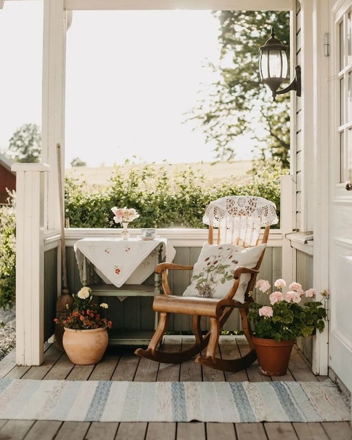 Джоанна вместе с дочкой поселились в этом летнем доме в Швеции пару лет назад.